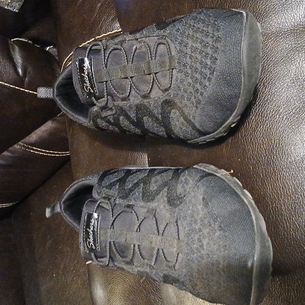 Non-slip black sketchers